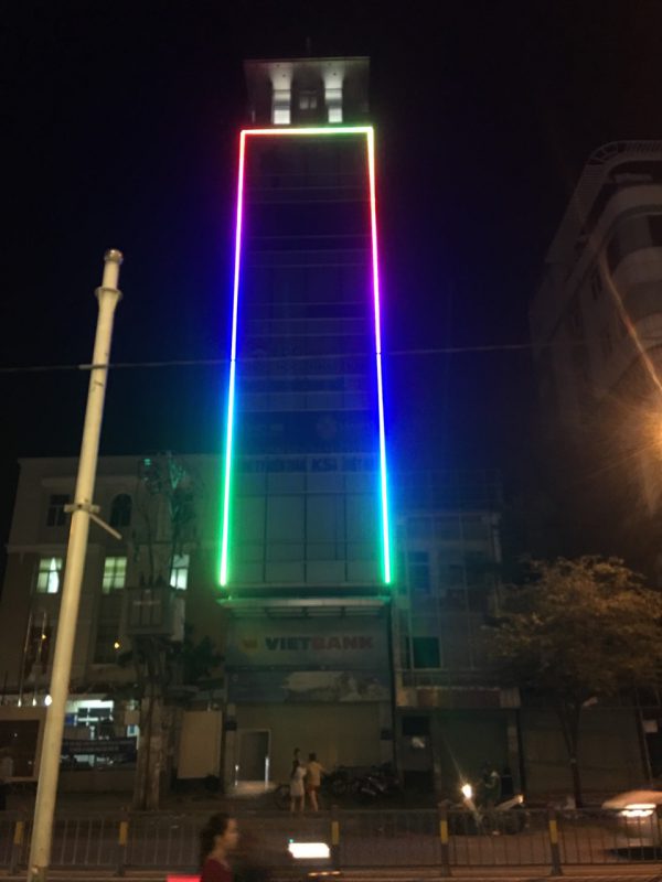 Thi công đèn led trang trí tòa nhà - Thế giới bảng hiệu